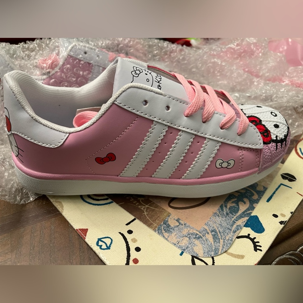 Hello Kitty Shoes